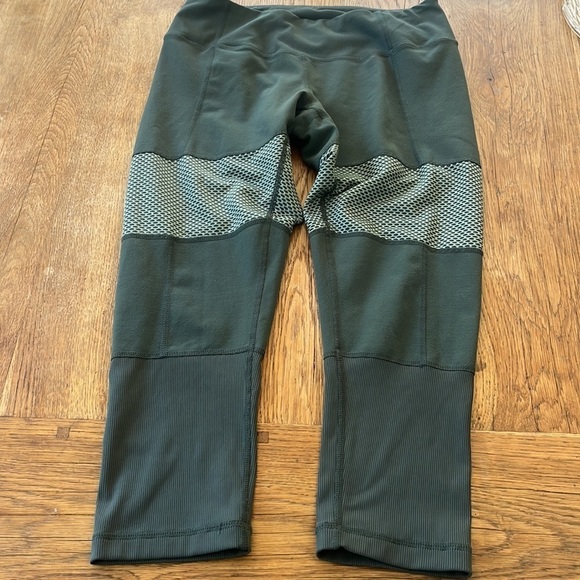 Zella Green Blissed Out Crop Leggings Small - Picture 2 of 7